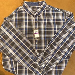 Men's Van Heusen Casual Button Down Shirt. NWT.